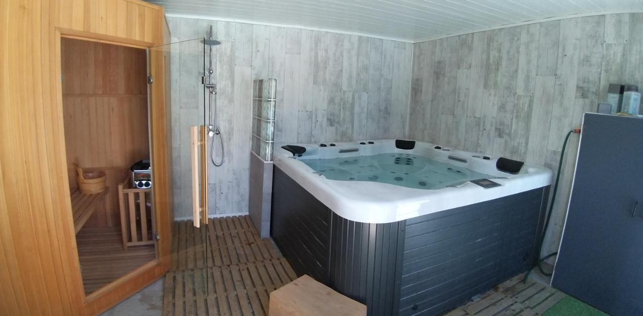 Bed and Breakfast La Resiniere Salles  Exterior foto